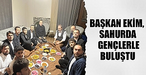 BAŞKAN EKİM, SAHURDA GENÇLERLE BULUŞTU 