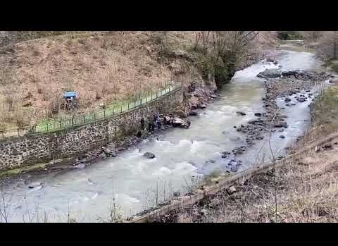 Trabzon'da feci kaza! Araç dereye uçtu, 19 yaşındaki sürücü hayatını kaybetti...